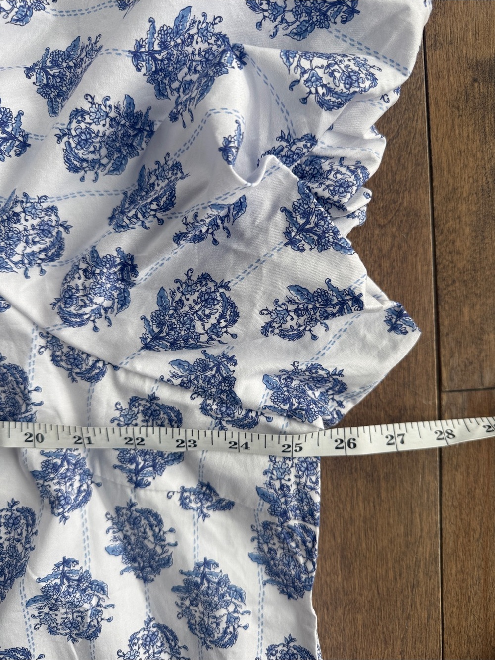 1X - EUC CeCe White Blouse with Blue Floral Print and Puff Sleeves - Picture 8 of 9
